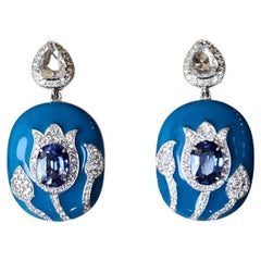 Pendientes colgantes engastados en oro de 18 quilates, zafiros azules, esmalte azul y diamantes talla rosa