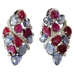 Pendientes de oro de 18 quilates, zafiros azules, rubíes tallados y diamantes
