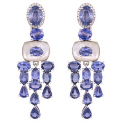 Orecchini Chandelier in oro 18 carati, zaffiri blu, madreperle e diamanti