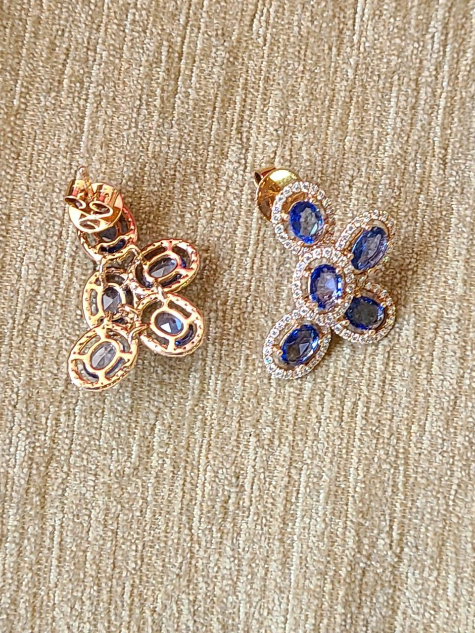 Set in 18K Gold, Carats Blue Sapphire Ovals & Diamonds Stud Earrings In New Condition In Hong Kong, HK