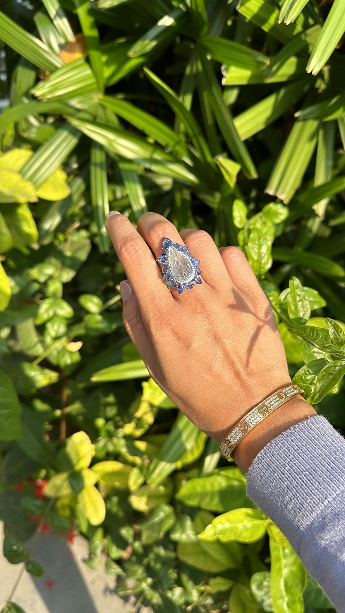 Set in 18K Gold, carved Aquamarine, Blue Sapphires & Diamonds Cocktail Ring For Sale 1