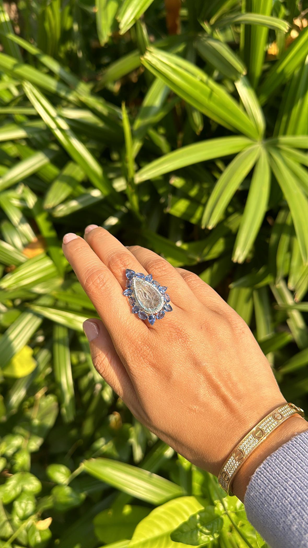 Set in 18K Gold, carved Aquamarine, Blue Sapphires & Diamonds Cocktail Ring For Sale 2