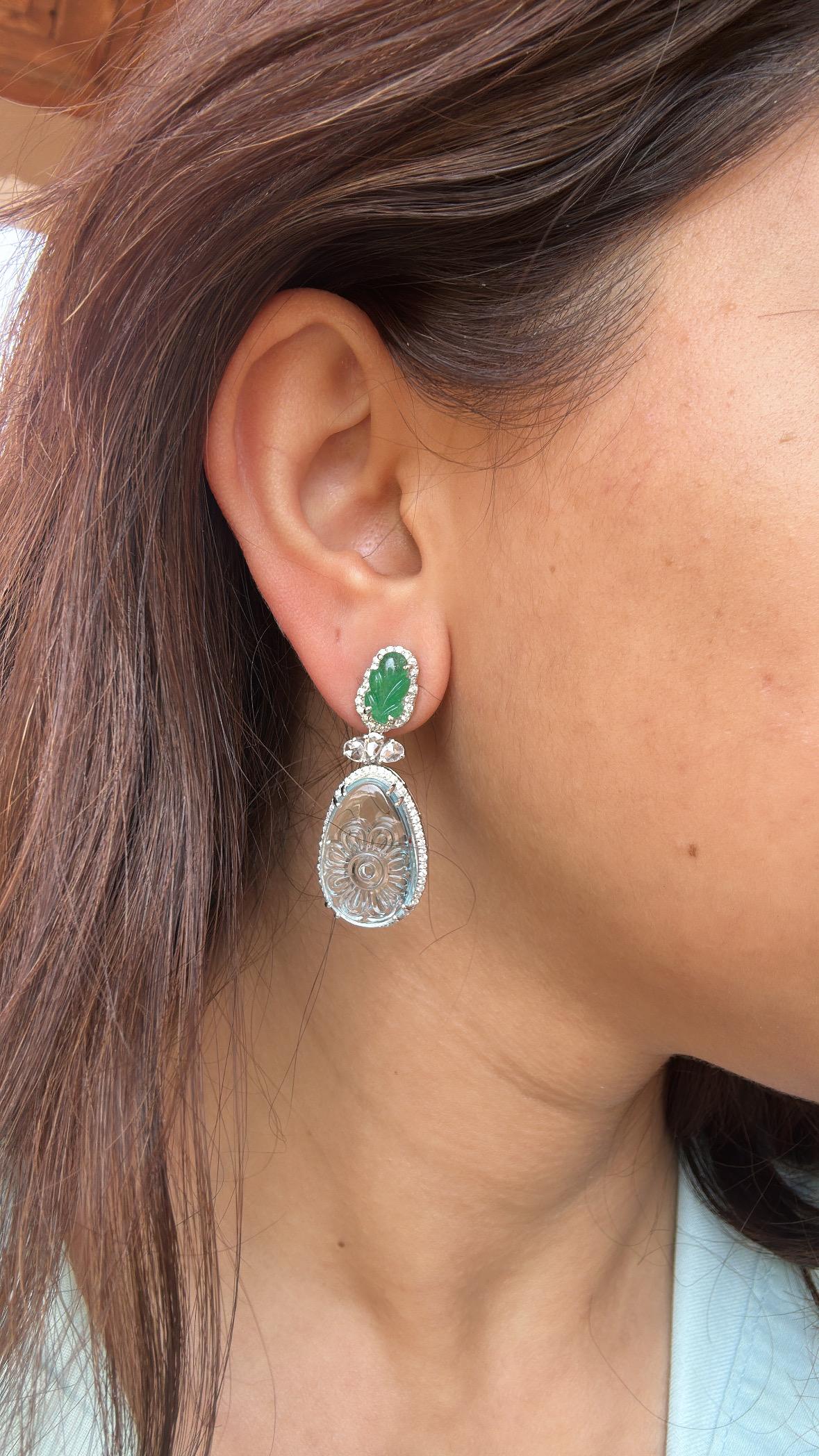 Pendientes colgantes de oro de 18 quilates, aguamarina tallada, esmeralda y diamantes talla rosa en venta 4