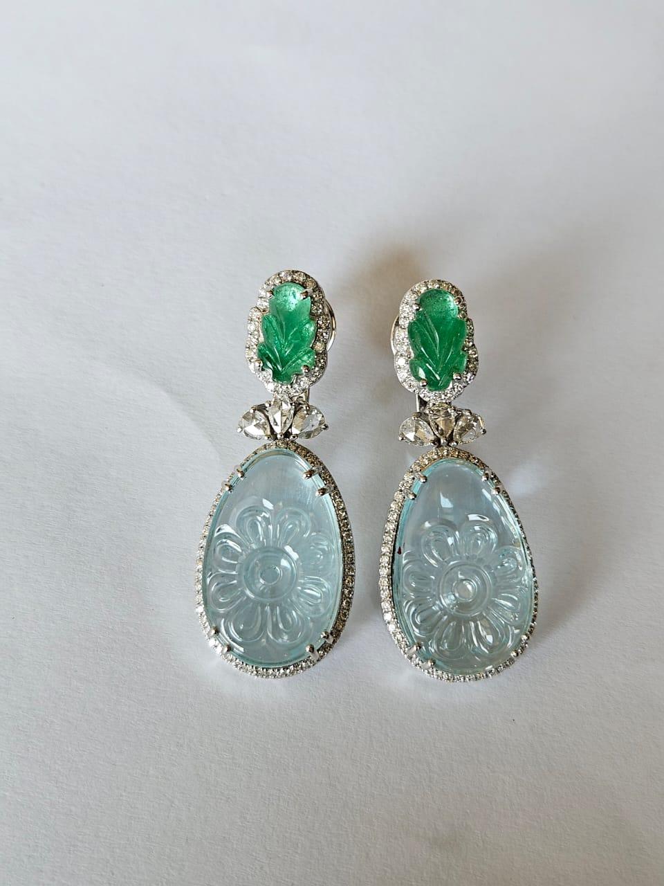 Pendientes colgantes de oro de 18 quilates, aguamarina tallada, esmeralda y diamantes talla rosa en Nuevo estado para la venta en Hong Kong, HK