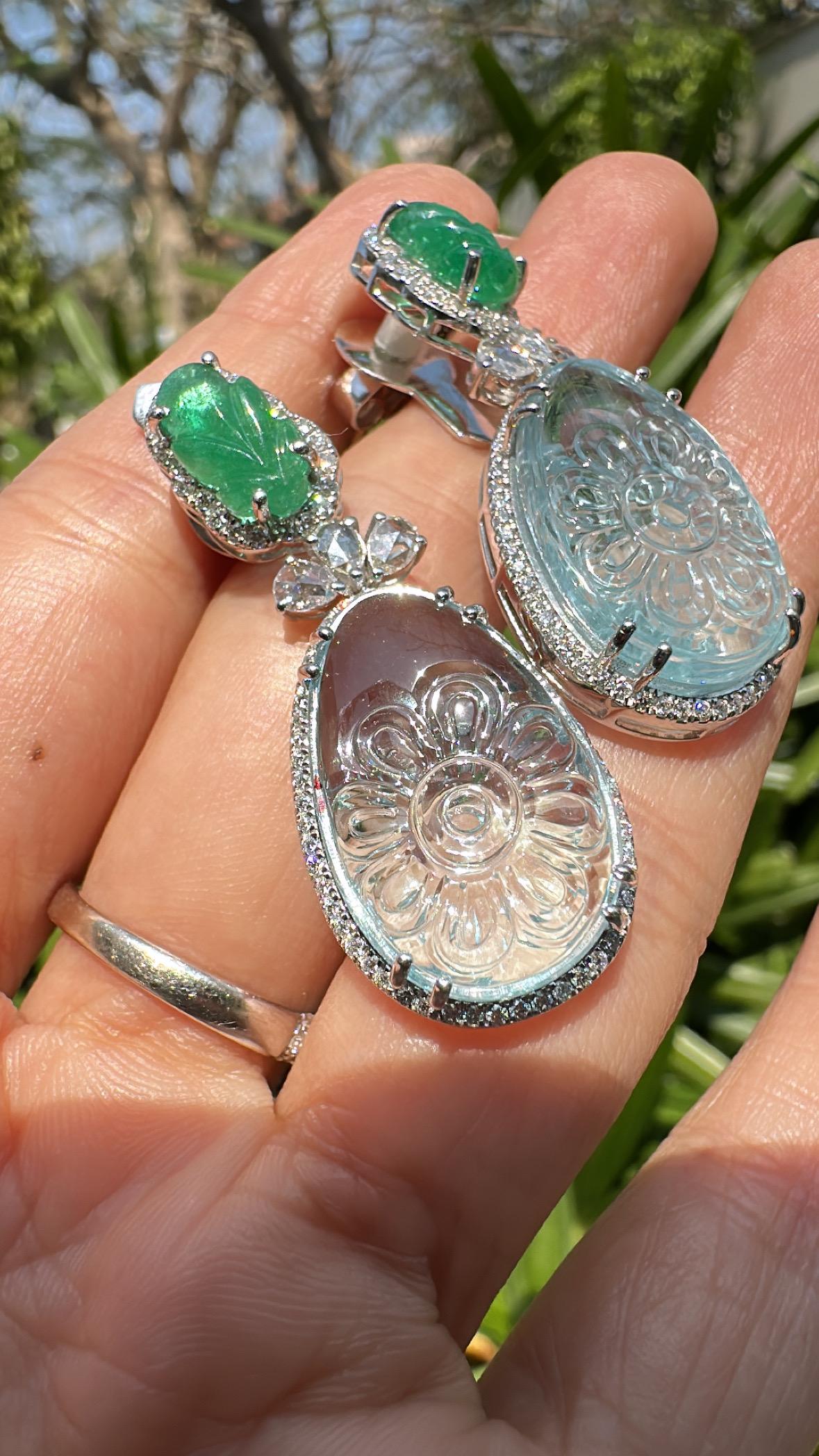 Femenino o masculino Pendientes colgantes de oro de 18 quilates, aguamarina tallada, esmeralda y diamantes talla rosa en venta