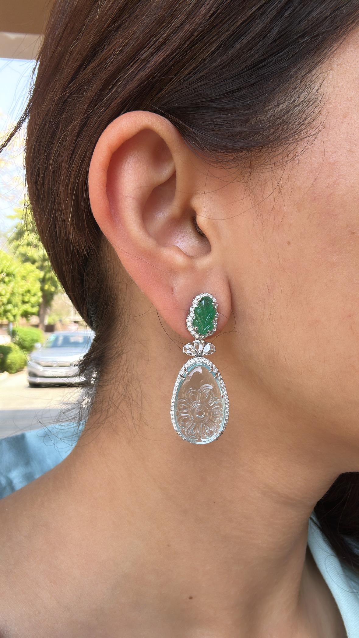 Pendientes colgantes de oro de 18 quilates, aguamarina tallada, esmeralda y diamantes talla rosa en venta 3