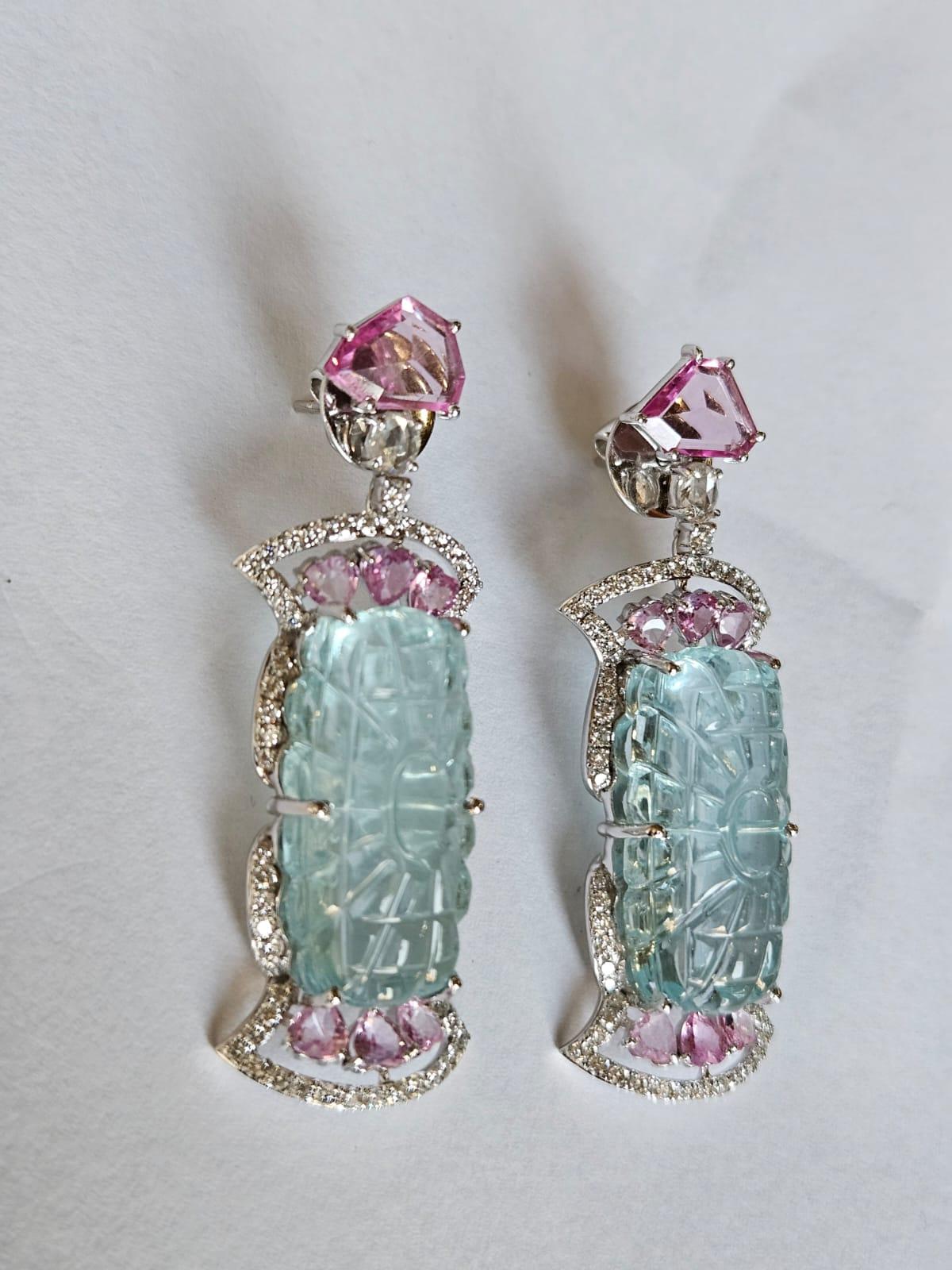 Orecchini pendenti con acquamarina, zaffiri rosa e diamanti, incastonati in oro 18 carati In condizioni Nuovo in vendita a Hong Kong, HK