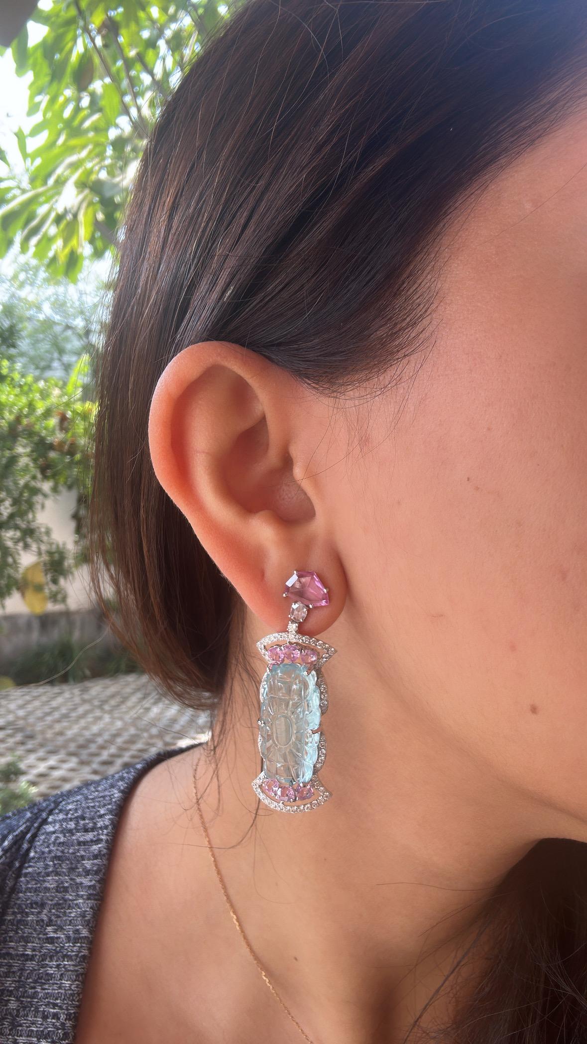 Orecchini pendenti con acquamarina, zaffiri rosa e diamanti, incastonati in oro 18 carati in vendita 1
