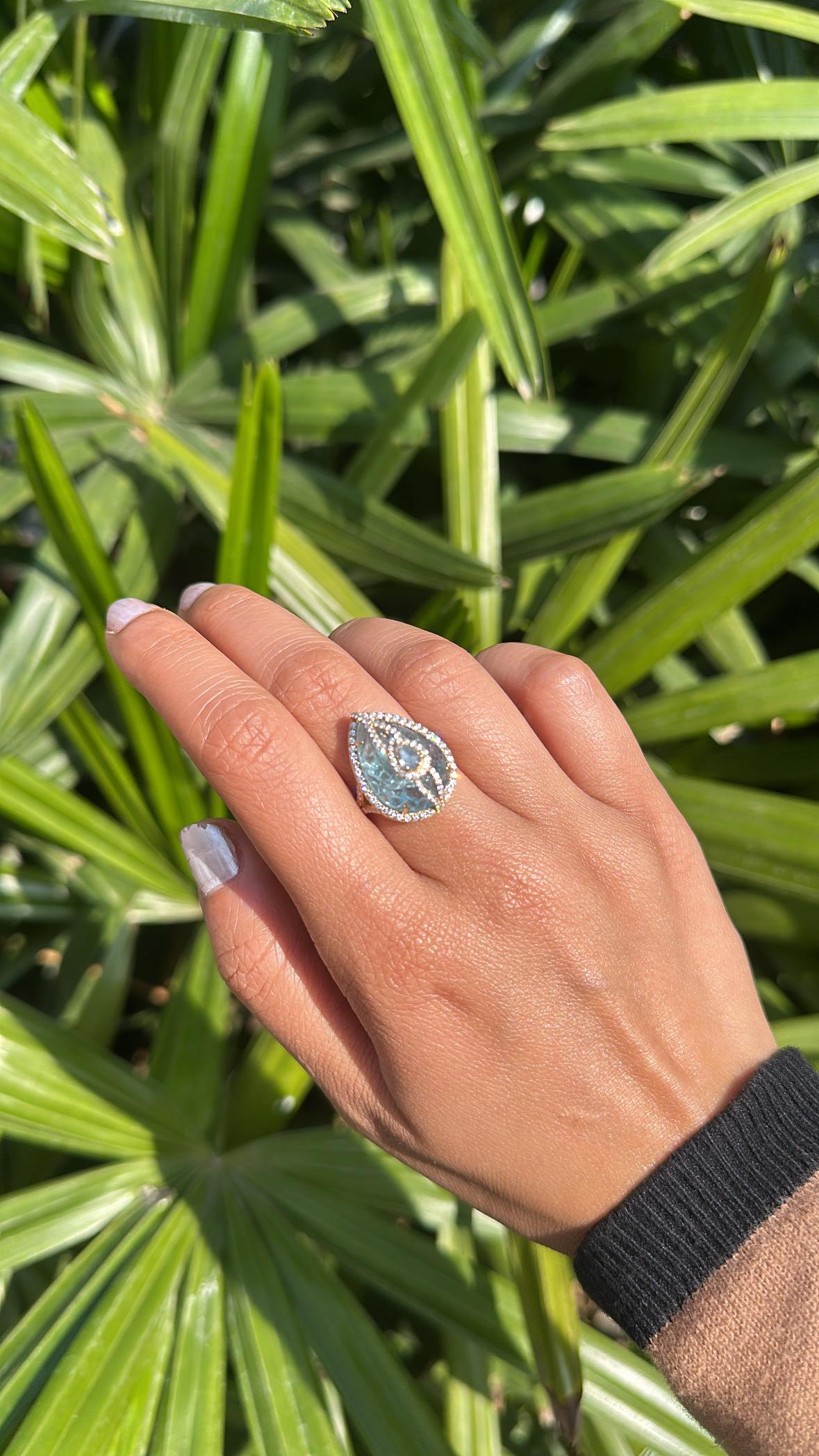 Set in 18K Gold, carved Aquamarine & Rose Cut Diamonds Cocktail Engagement Ring For Sale 5