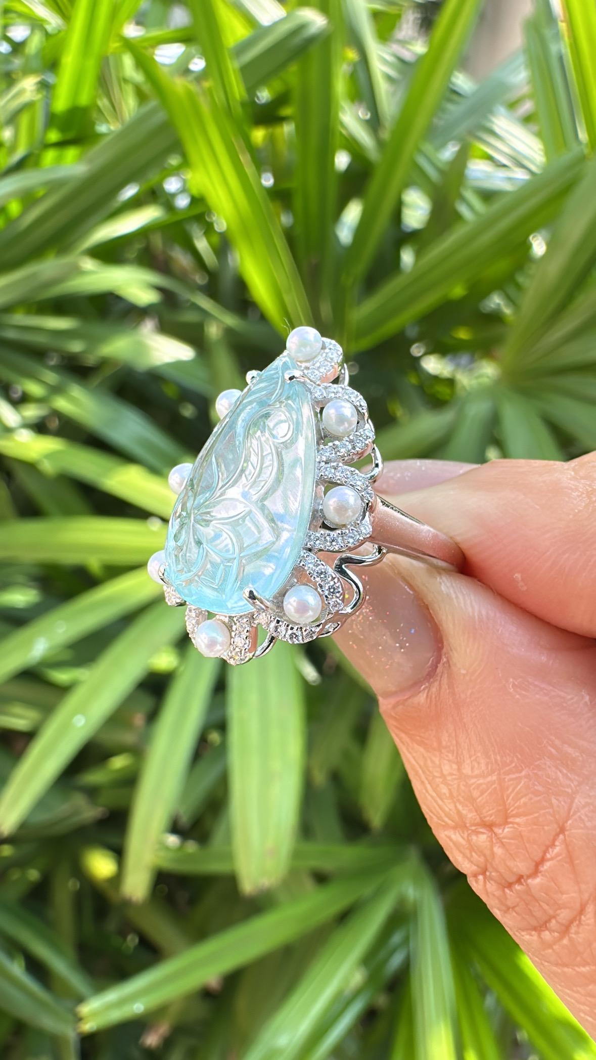 Women's or Men's Set in 18K Gold, carved Aquamarines, Freshwater Pearls & Diamonds Cocktail Ring For Sale