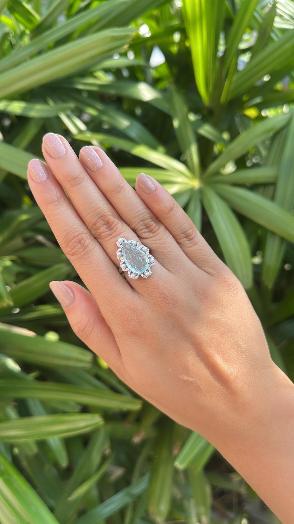 Set in 18K Gold, carved Aquamarines, Freshwater Pearls & Diamonds Cocktail Ring For Sale 2