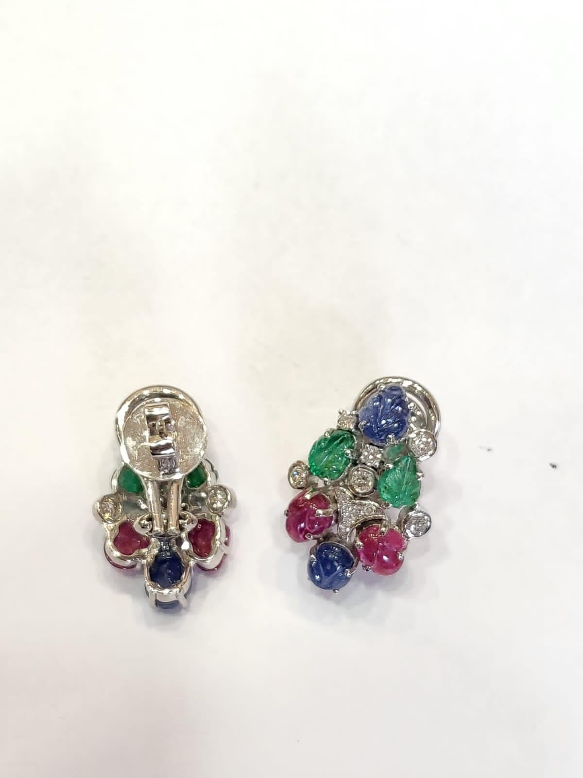 Set in 18k Gold, Carved Blue Sapphire, Emerald & Ruby Tutti-Frutti Stud Earrings In New Condition In Hong Kong, HK