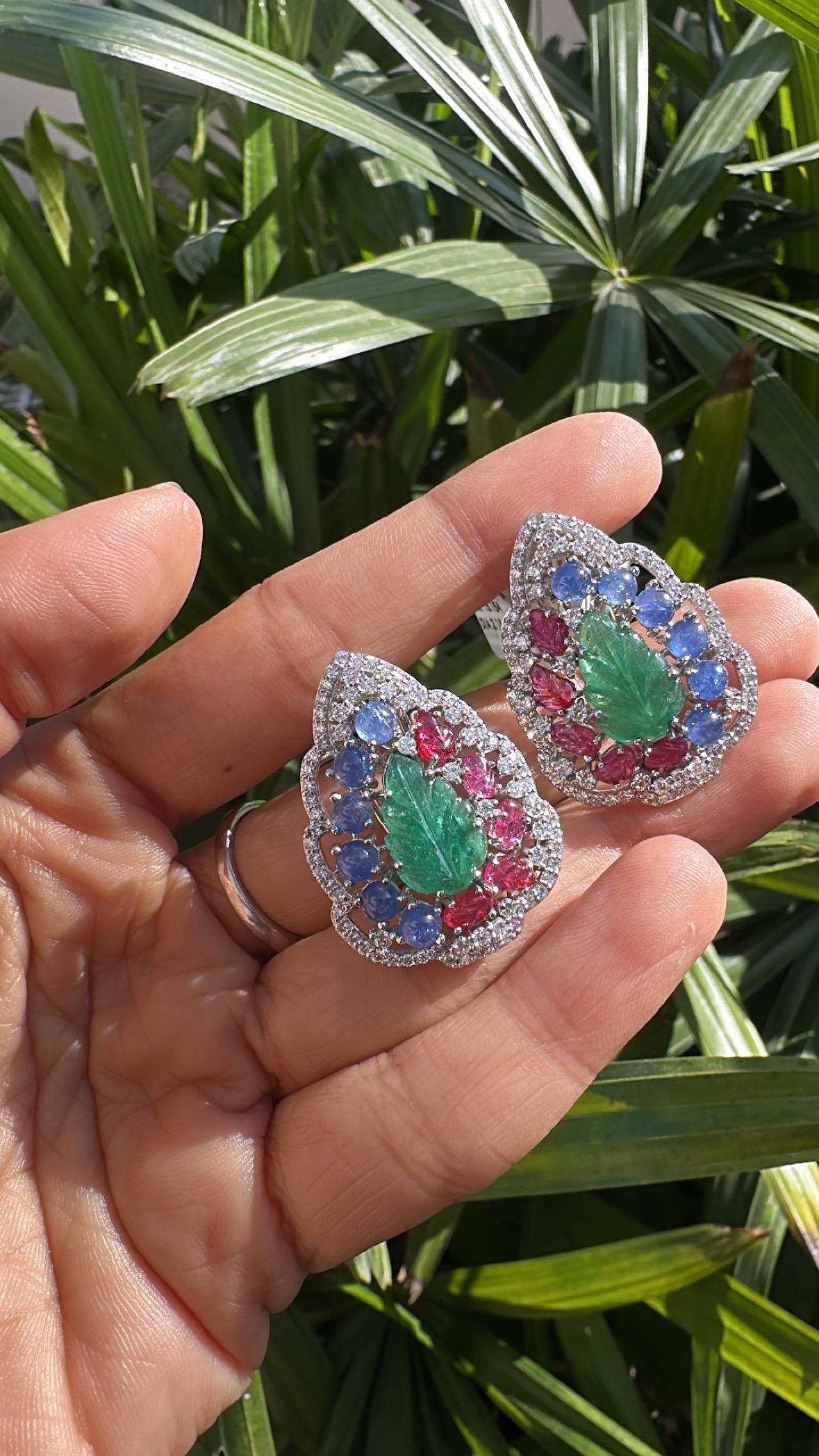 Women's or Men's Set in 18K Gold, carved Emerald, Blue Sapphire, Ruby & Diamonds Stud Earrings