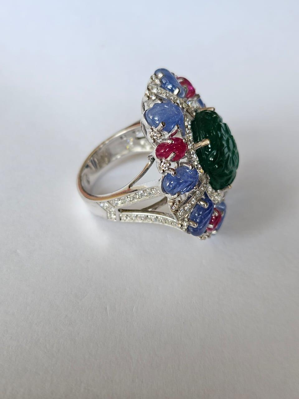 Women's or Men's Set in 18K Gold, carved Emerald, Blue Sapphires, Rubies & Diamonds Cocktail Ring For Sale