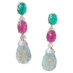 Boucles d'oreilles chandelier en or 18 carats, émeraude sculptée, rubellite et aigue-marine, serties