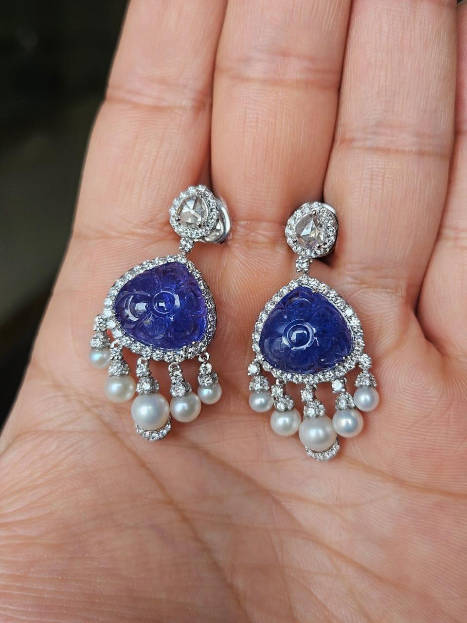 Boucles d'oreilles pendantes en or 18 carats, Tanzanite sculptée, perles d'eau douce et diamants en vente 5