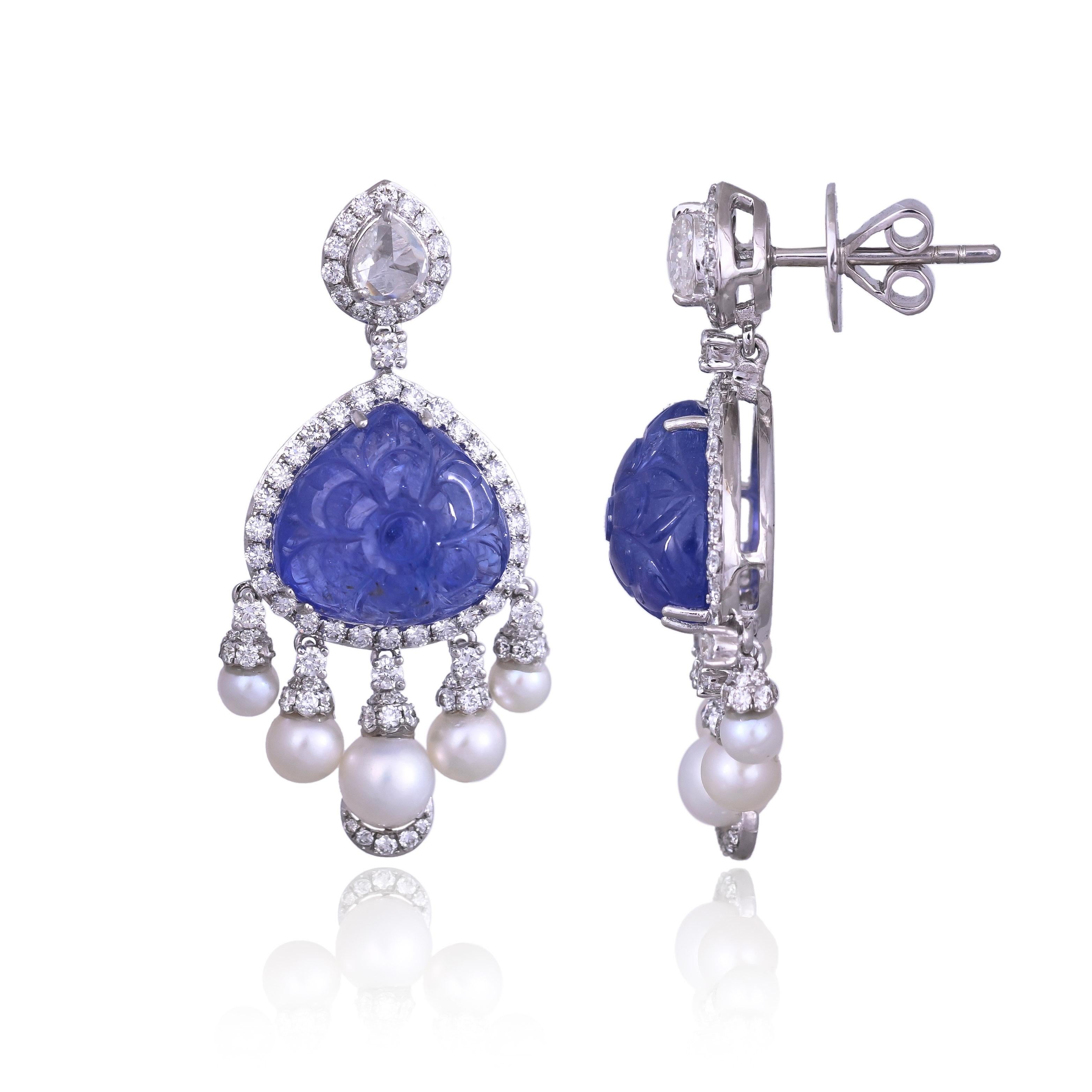 Moderne Boucles d'oreilles pendantes en or 18 carats, Tanzanite sculptée, perles d'eau douce et diamants en vente