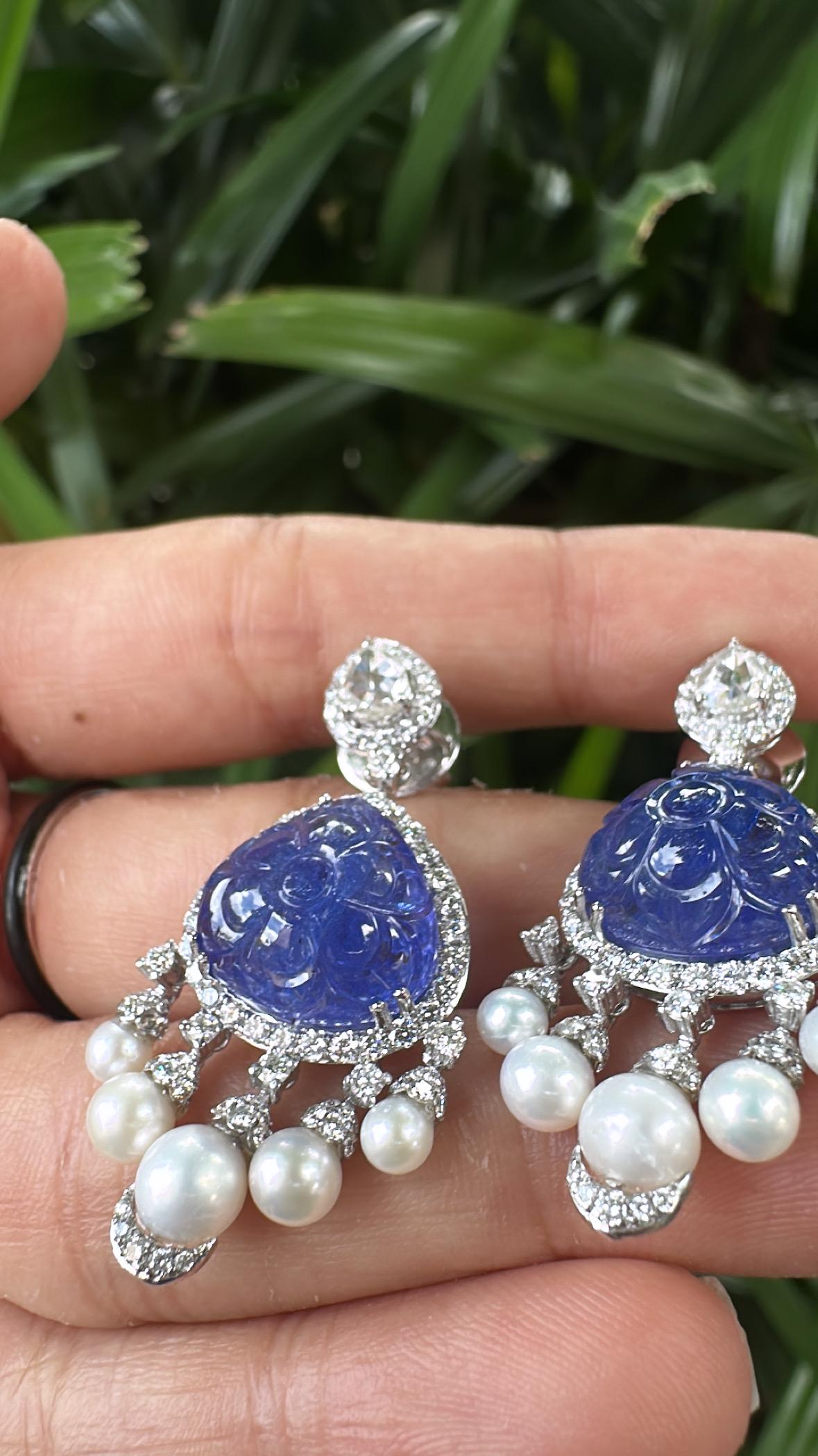 Taille rose Boucles d'oreilles pendantes en or 18 carats, Tanzanite sculptée, perles d'eau douce et diamants en vente
