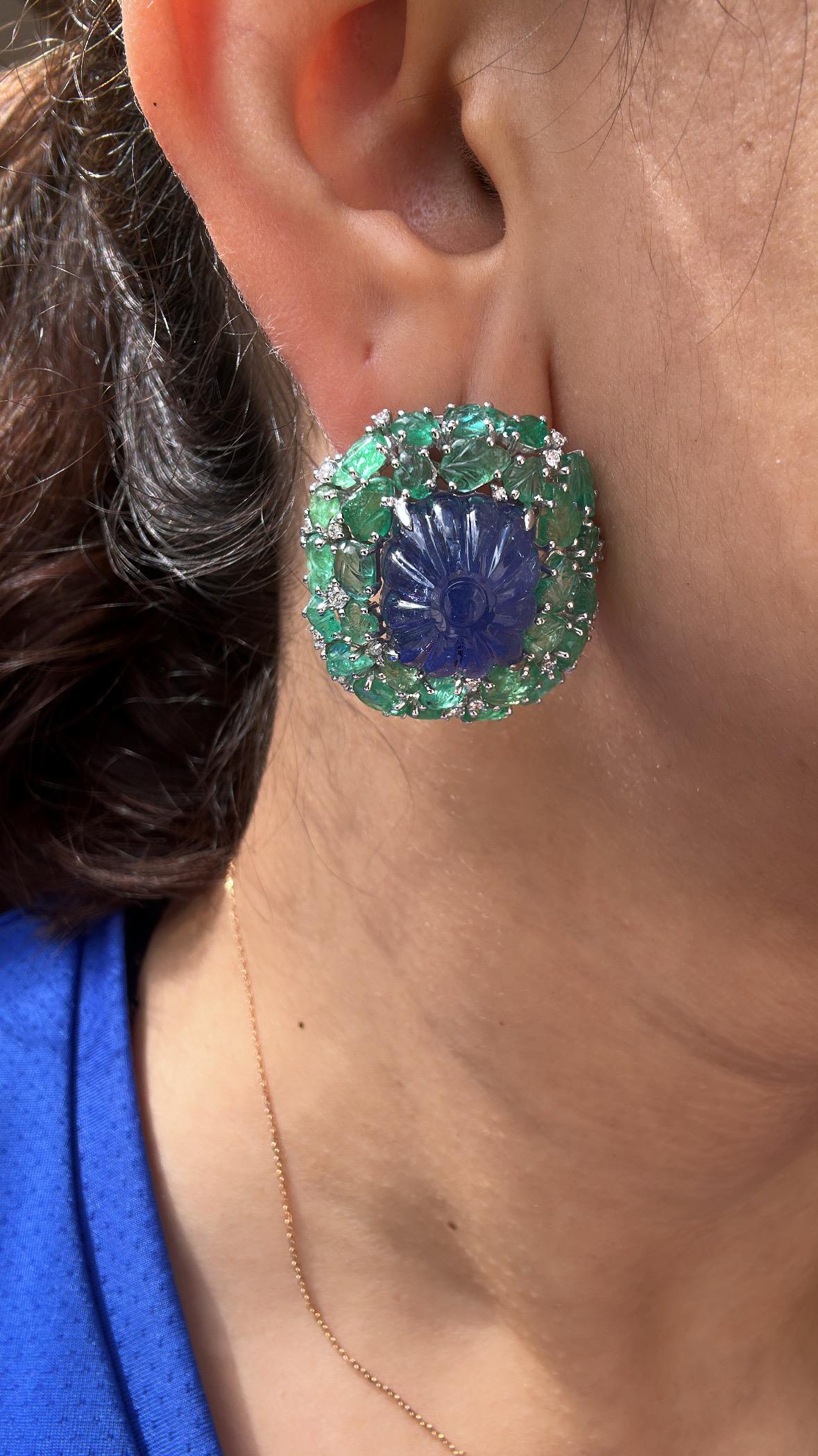 Boucles d'oreilles en or 18 carats, Tanzanites sculptées, Emeraudes sculptées et Diamants en vente 5
