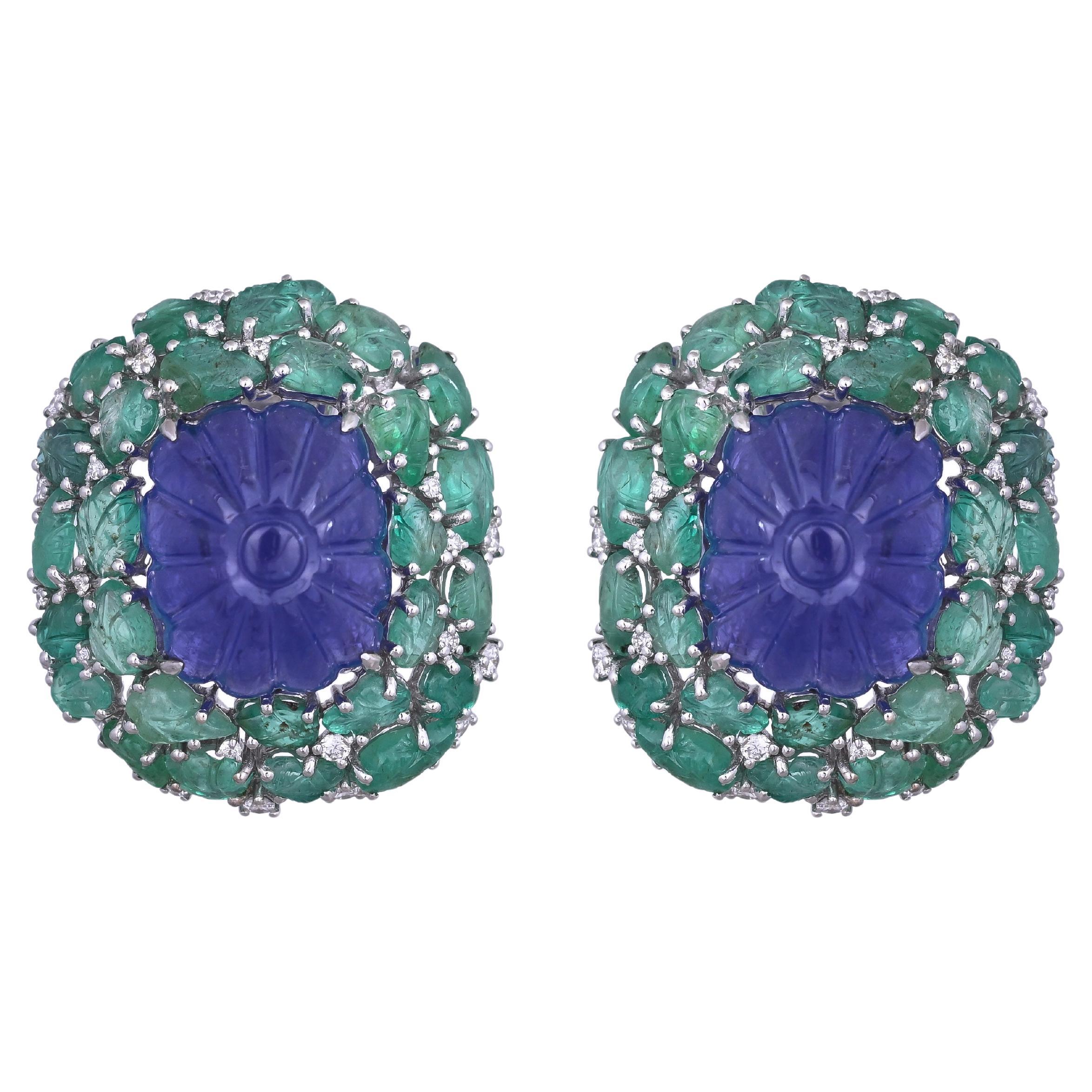 Boucles d'oreilles en or 18 carats, Tanzanites sculptées, Emeraudes sculptées et Diamants en vente