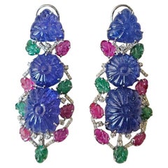 Boucles d'oreilles chandelier en or 18 carats, tanzanites, émeraudes, rubis et diamants sculptés