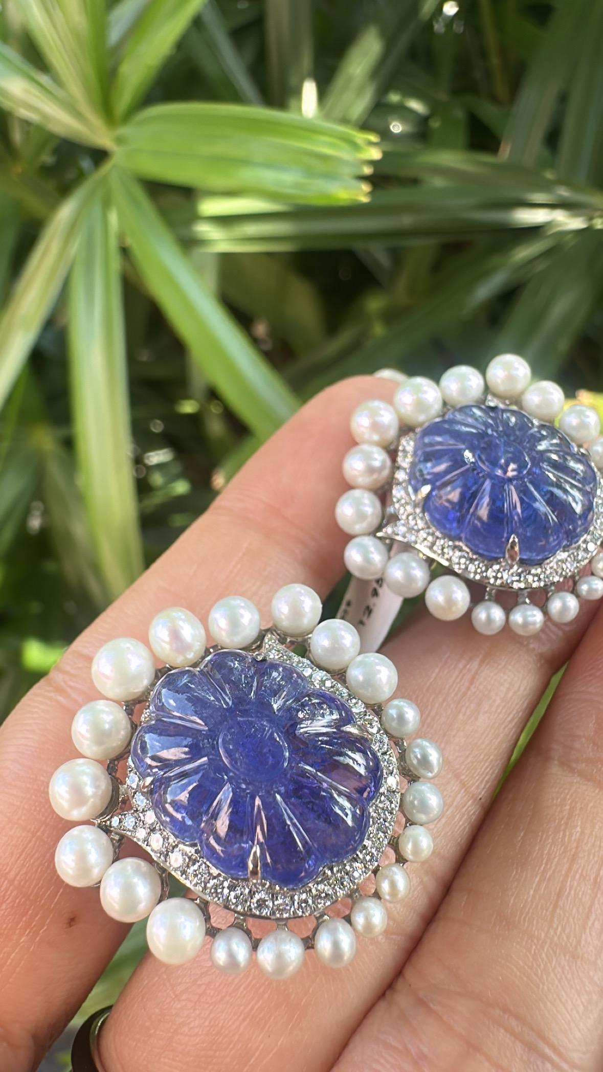Boucles d'oreilles en or 18 carats, Tanzanites sculptées, perles d'eau douce et diamants en vente 5
