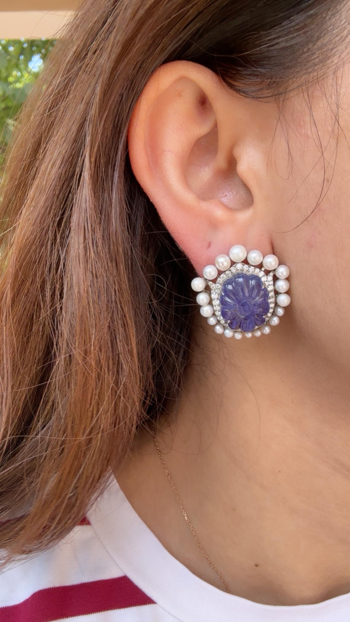 Boucles d'oreilles en or 18 carats, Tanzanites sculptées, perles d'eau douce et diamants en vente 2