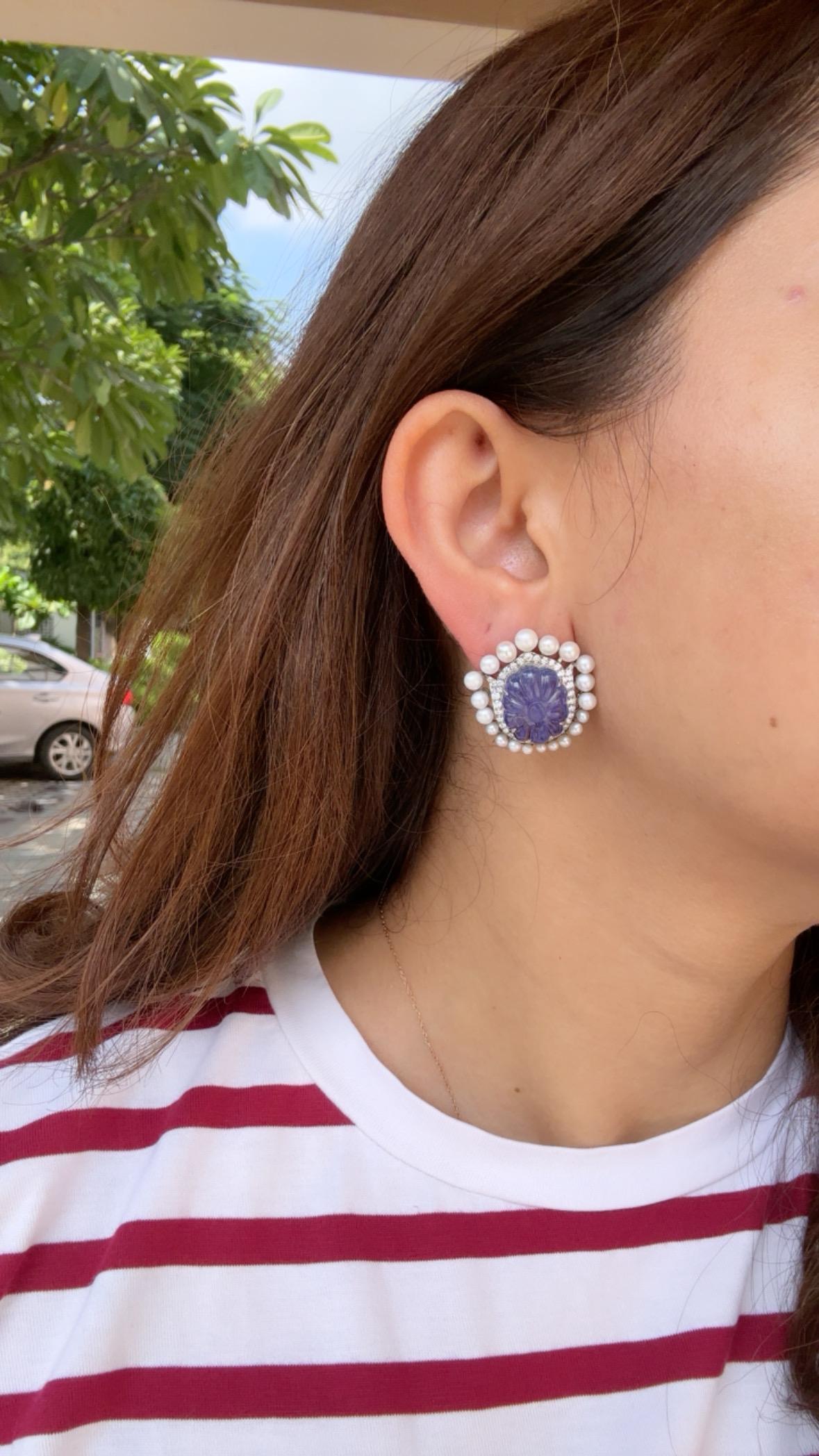 Boucles d'oreilles en or 18 carats, Tanzanites sculptées, perles d'eau douce et diamants en vente 3