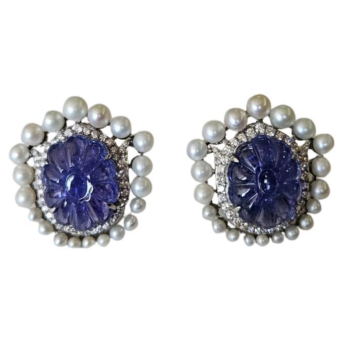 Boucles d'oreilles en or 18 carats, Tanzanites sculptées, perles d'eau douce et diamants en vente
