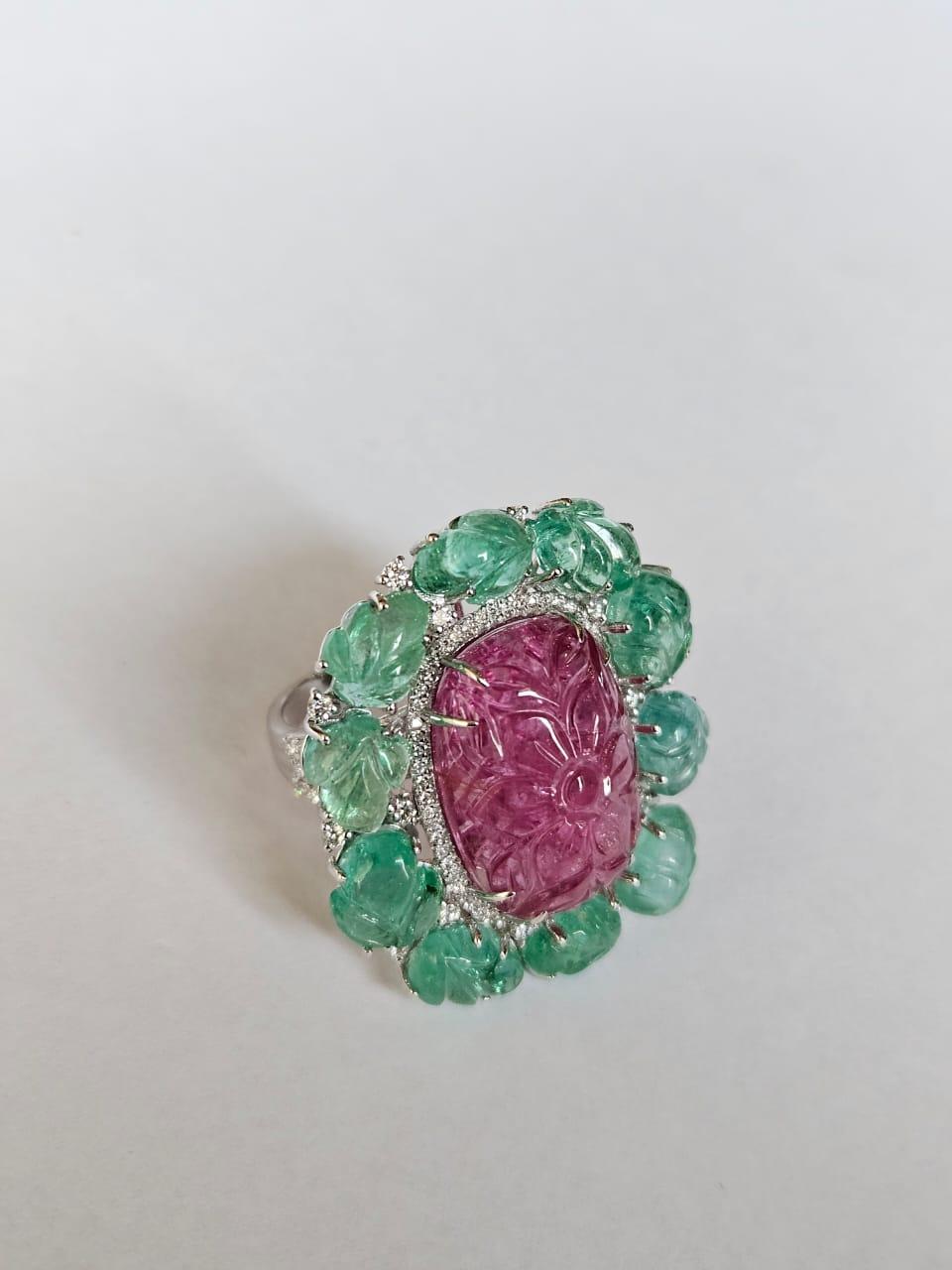 Engastado en Oro de 18K, Turmalina tallada, Esmeraldas y Diamantes Anillo de Cóctel Corte redondo