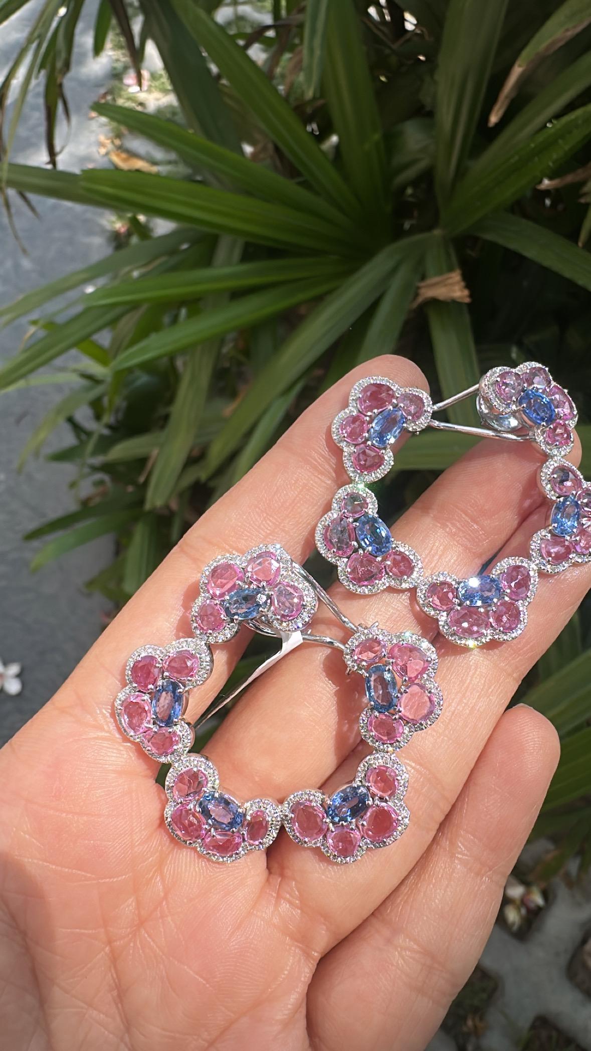 da uomo o donna Orecchini chandelier in oro 18 carati, zaffiri blu e rosa di Ceylon e diamanti in vendita