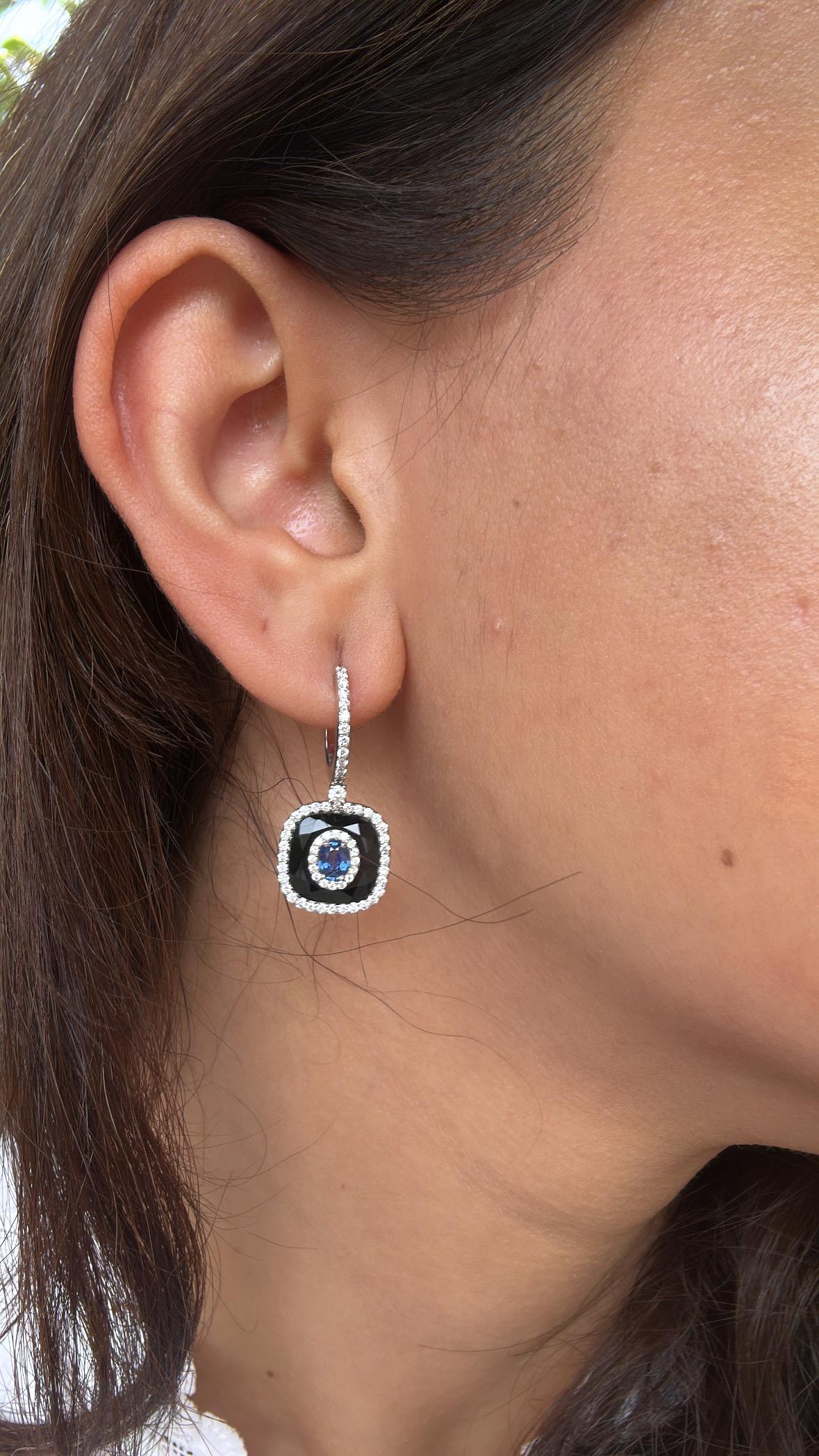 Orecchini pendenti in oro 18K, zaffiri blu di Ceylon, onice nero e diamanti in vendita 7