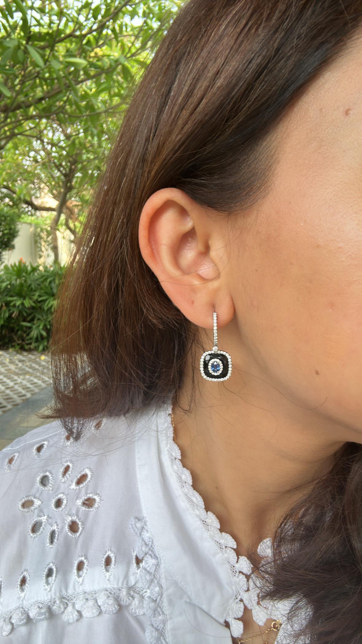 Orecchini pendenti in oro 18K, zaffiri blu di Ceylon, onice nero e diamanti in vendita 8