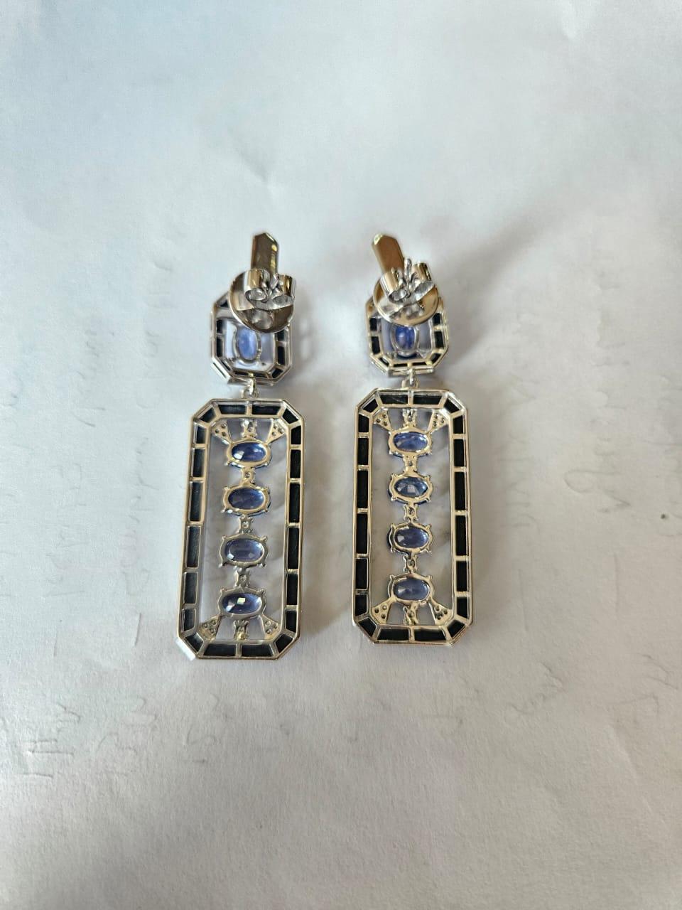 Art Déco Orecchini pendenti in oro 18K, zaffiri blu di Ceylon, onice nero e diamanti in vendita