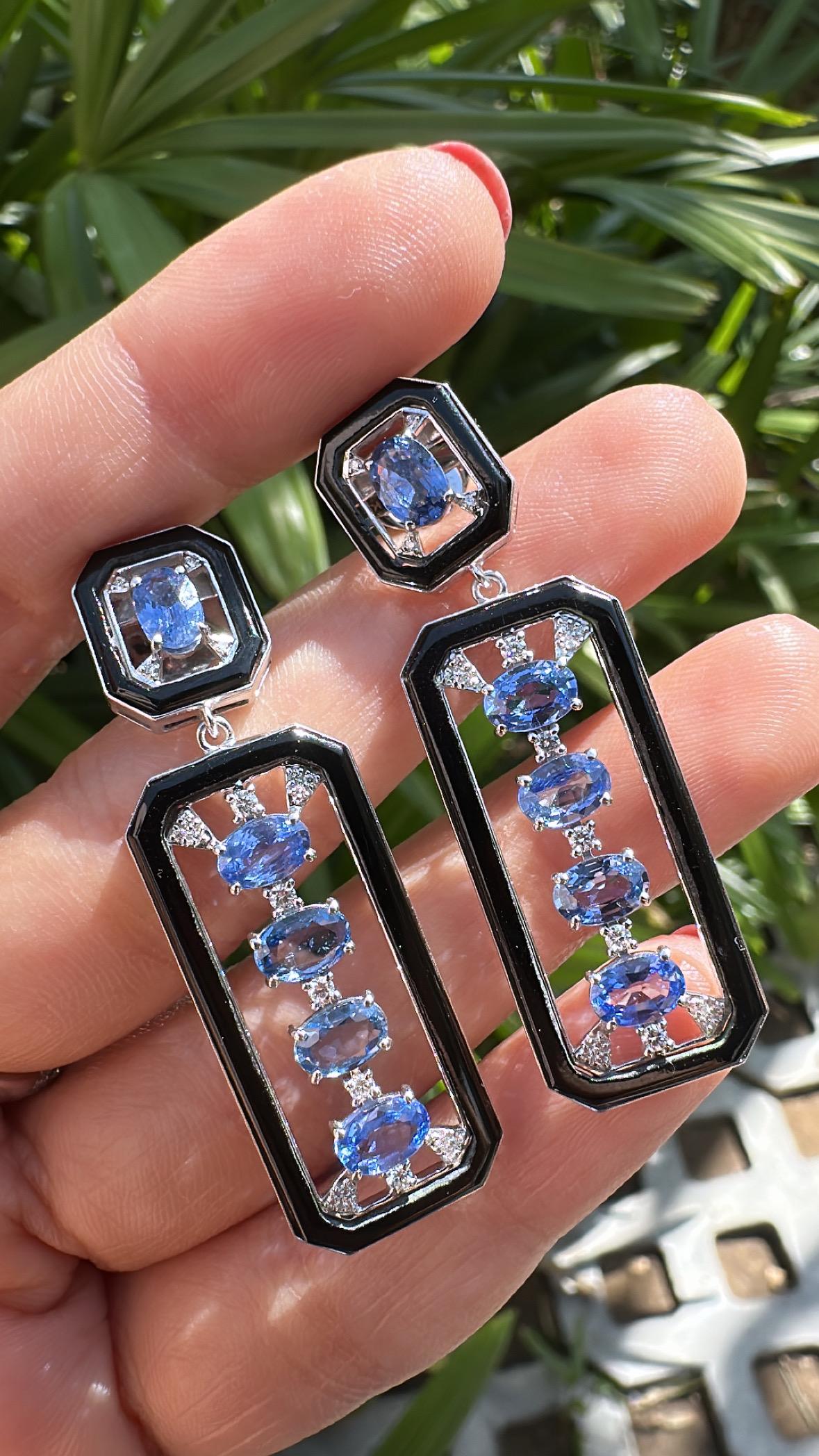Orecchini pendenti in oro 18K, zaffiri blu di Ceylon, onice nero e diamanti in vendita 1