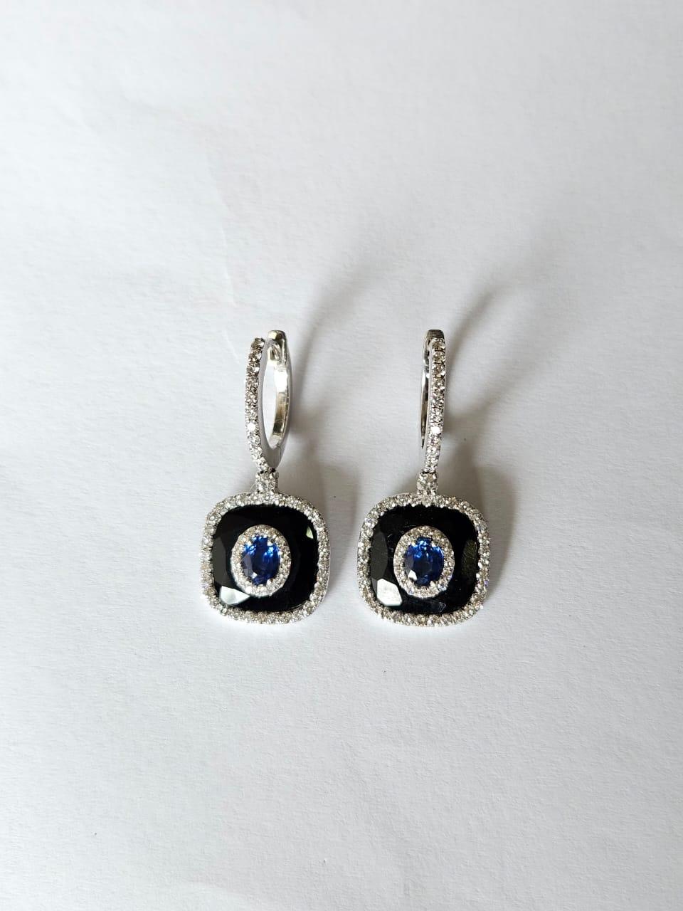 Orecchini pendenti in oro 18K, zaffiri blu di Ceylon, onice nero e diamanti in vendita 1
