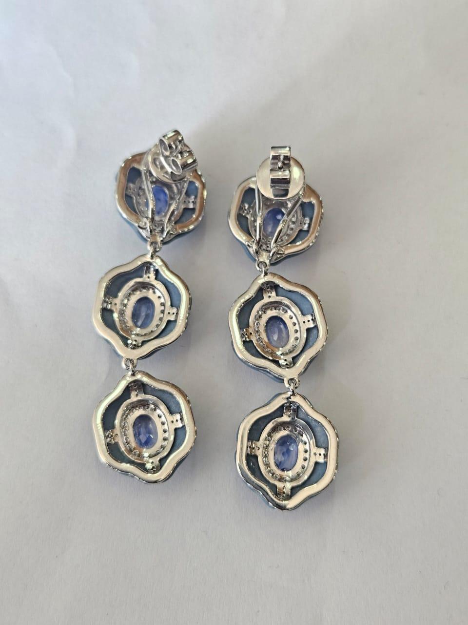 Chandelier-Ohrring aus 18 Karat Gold, blauen Ceylon-Saphiren, blauen Opalen und Diamanten im Angebot 5