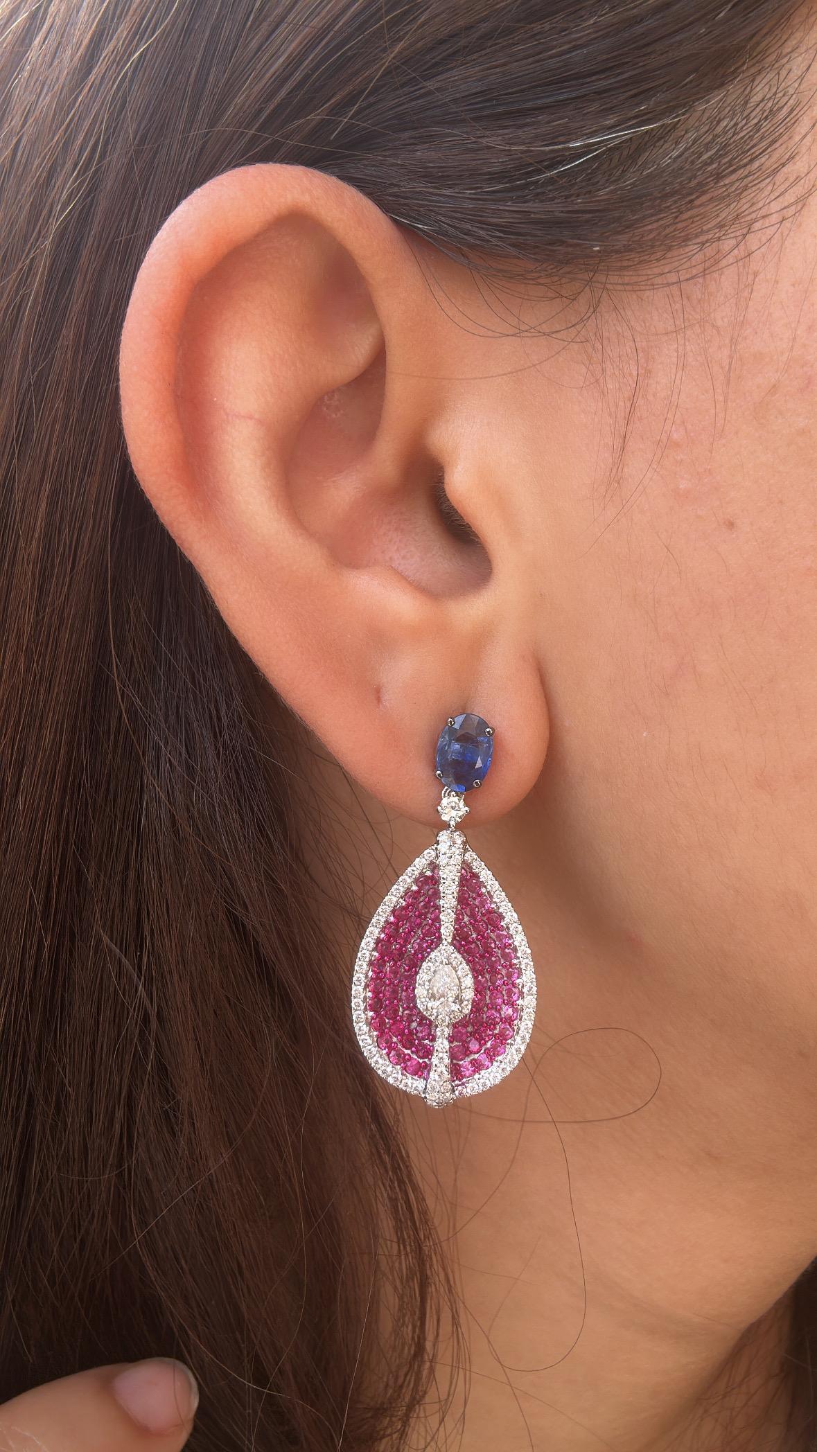 da uomo o donna Orecchini pendenti in oro 18 carati, zaffiri blu di Ceylon, zaffiri rosa e diamanti in vendita