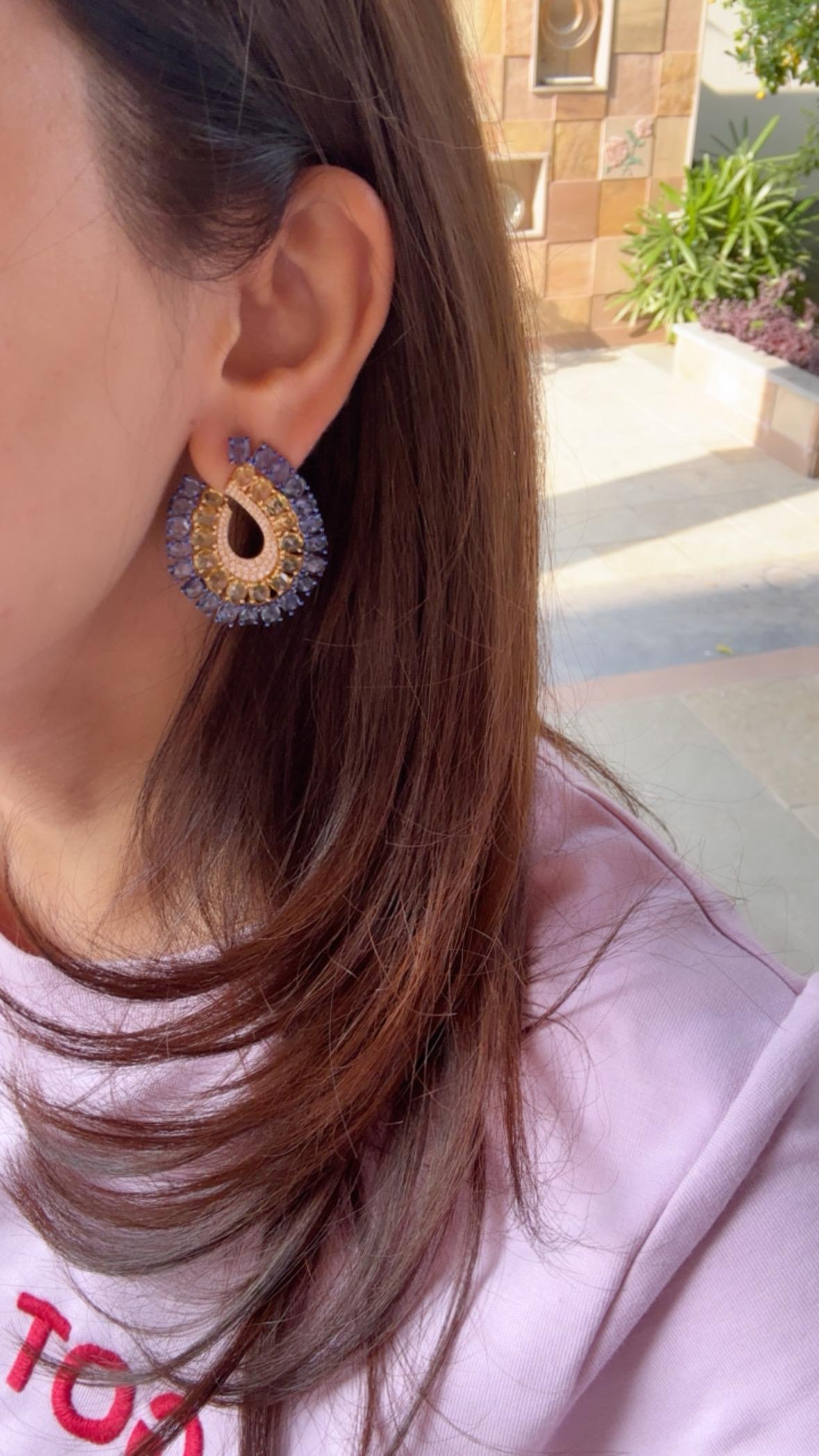 Orecchini a cerchio in oro 18 carati, zaffiri blu di Ceylon, zaffiri gialli e diamanti in vendita 5