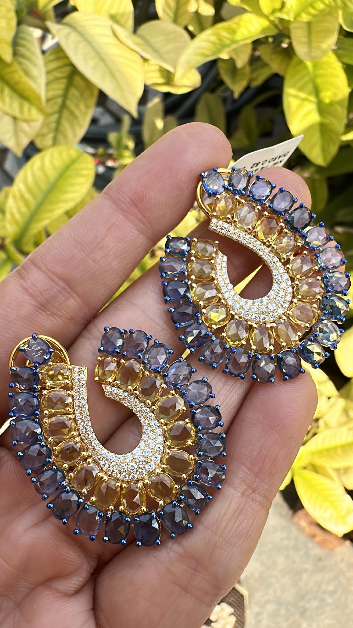 da uomo o donna Orecchini a cerchio in oro 18 carati, zaffiri blu di Ceylon, zaffiri gialli e diamanti in vendita