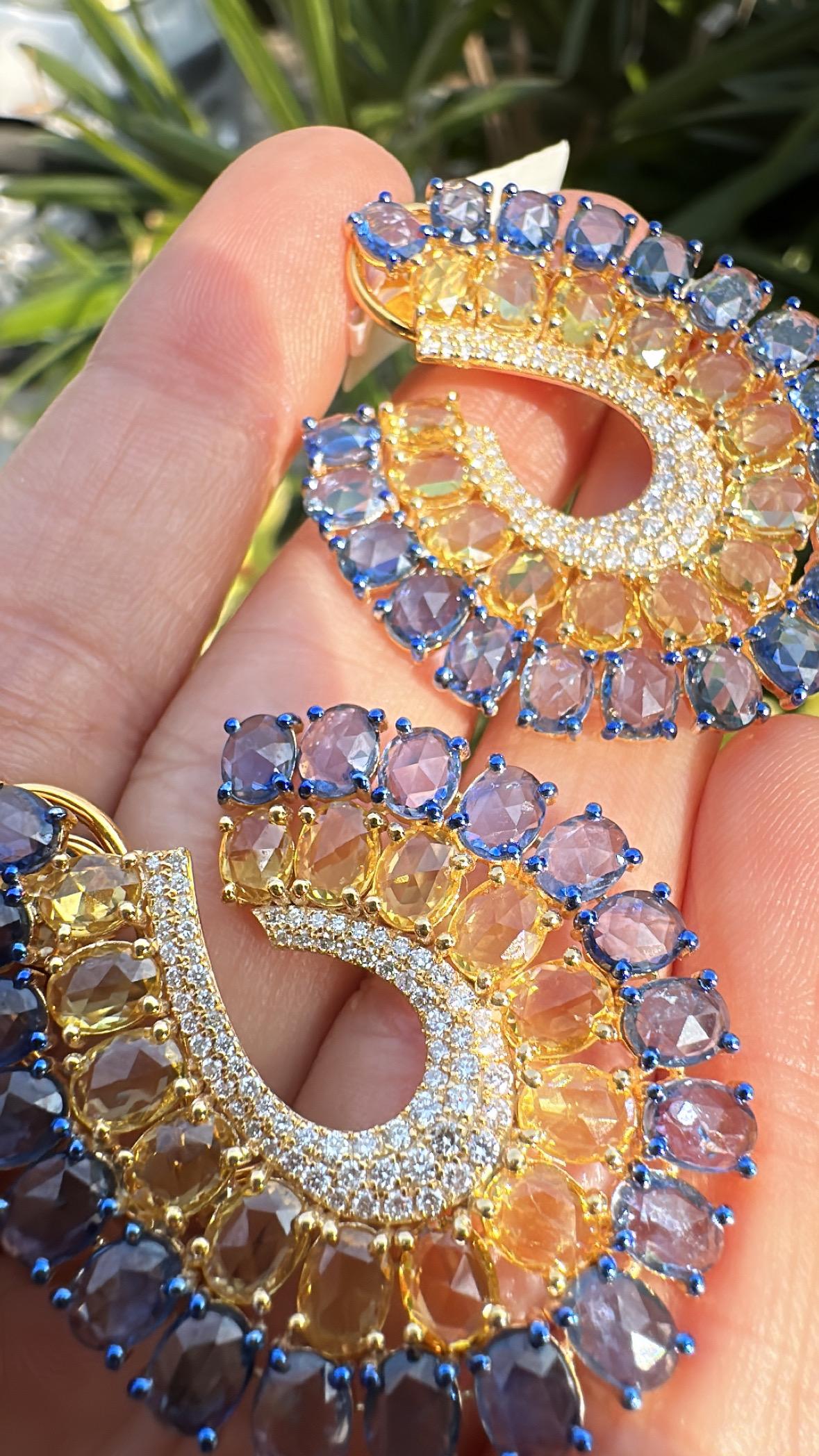 Orecchini a cerchio in oro 18 carati, zaffiri blu di Ceylon, zaffiri gialli e diamanti in vendita 1