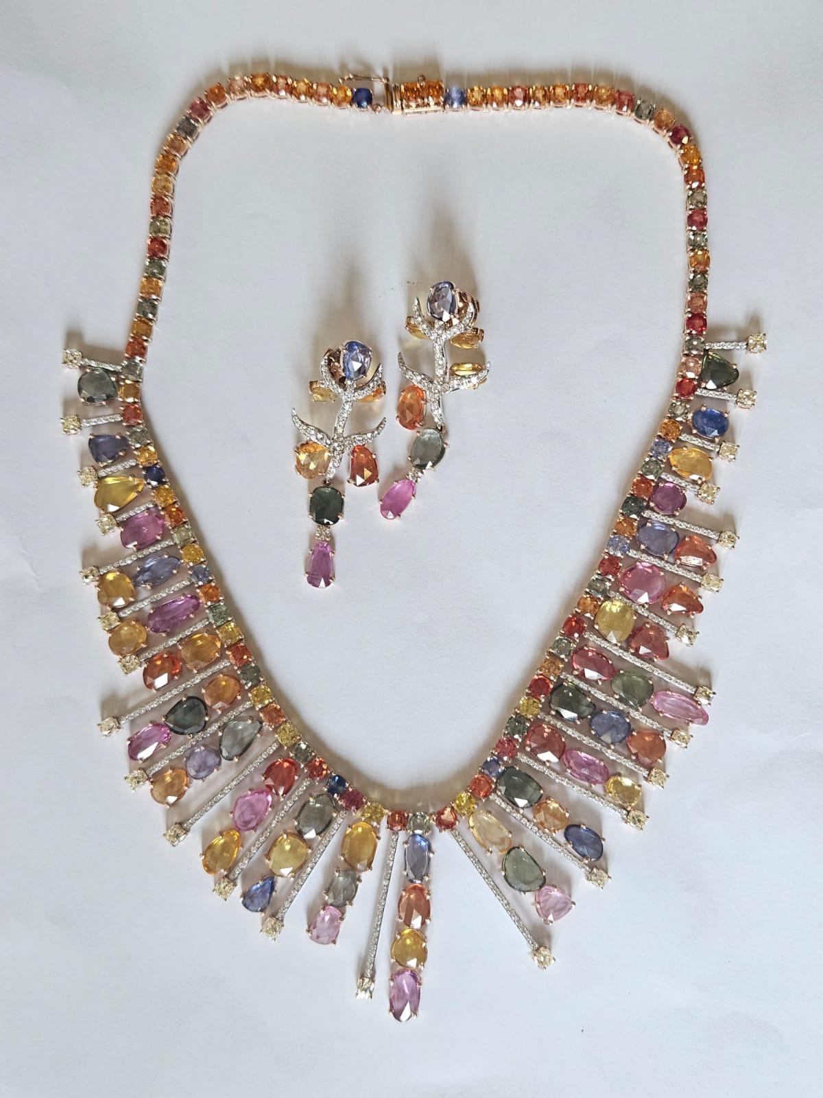 Collier et boucles d'oreilles en or 18 carats, saphirs multiples de Ceylan et diamants A Link en vente 1