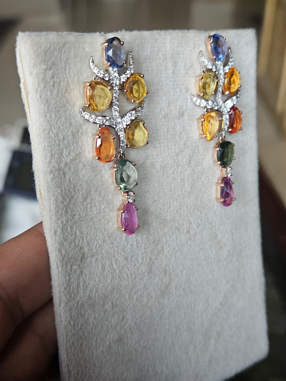 Collier et boucles d'oreilles en or 18 carats, saphirs multiples de Ceylan et diamants A Link en vente 2