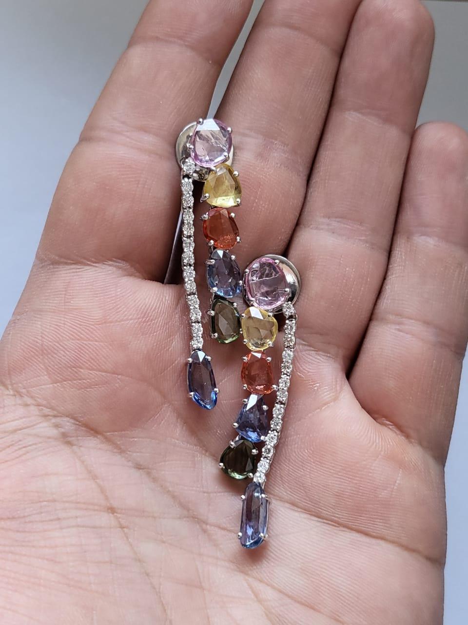 Taille rose Boucles d'oreilles pendantes en or 18 carats, saphirs multiples de Ceylan et diamants en vente