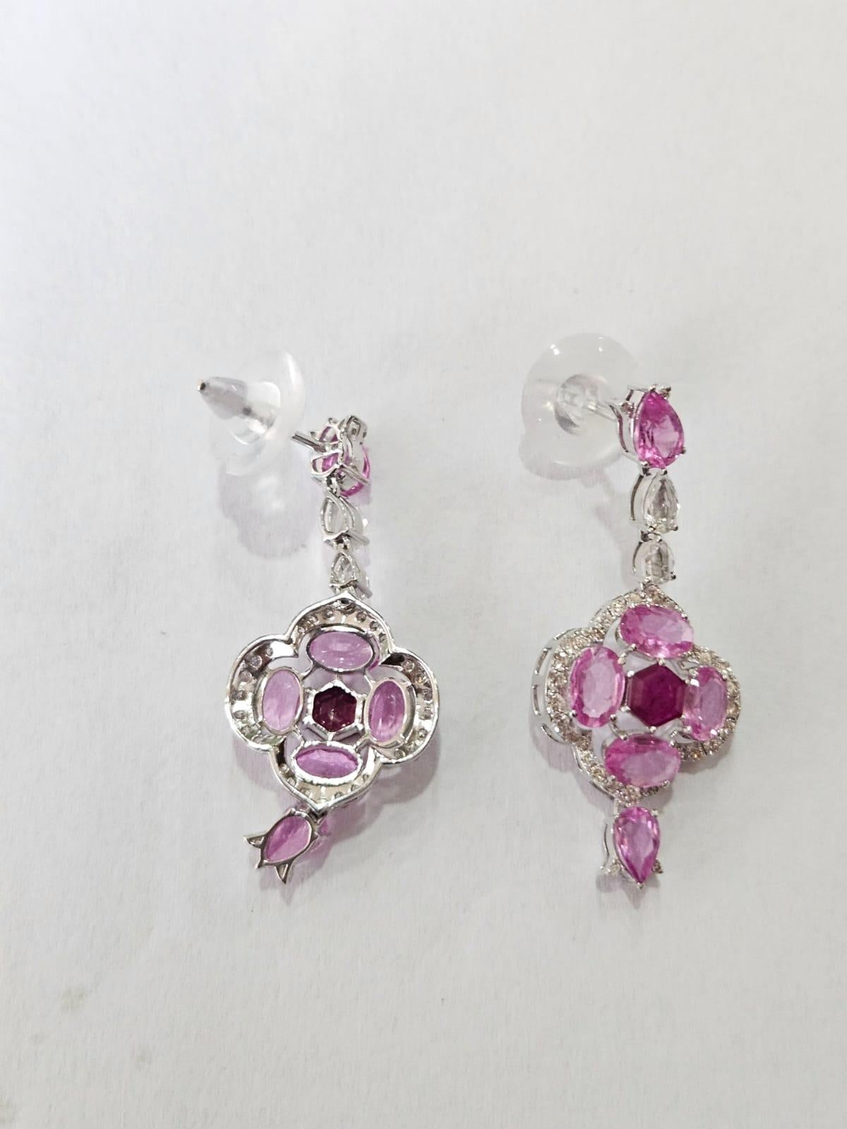 18K Gold, Ceylon Pink Sapphire, Rubine und Diamanten im Rosenschliff, Ohrringe mit Ohrring (Moderne) im Angebot