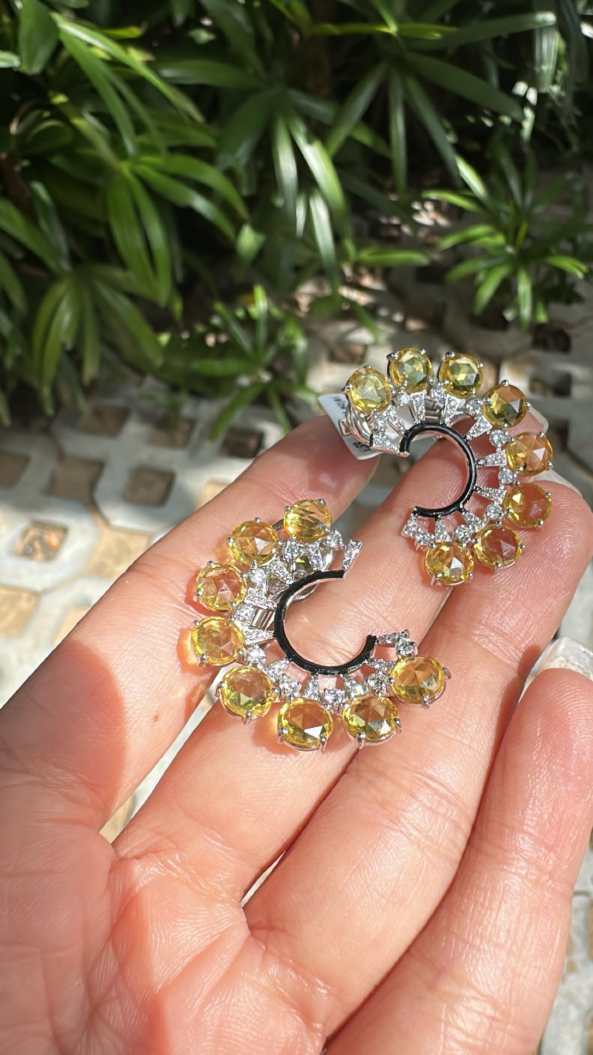 Orecchini a cerchio in oro 18 carati, zaffiri gialli di Ceylon, smalto nero e diamanti in vendita 5