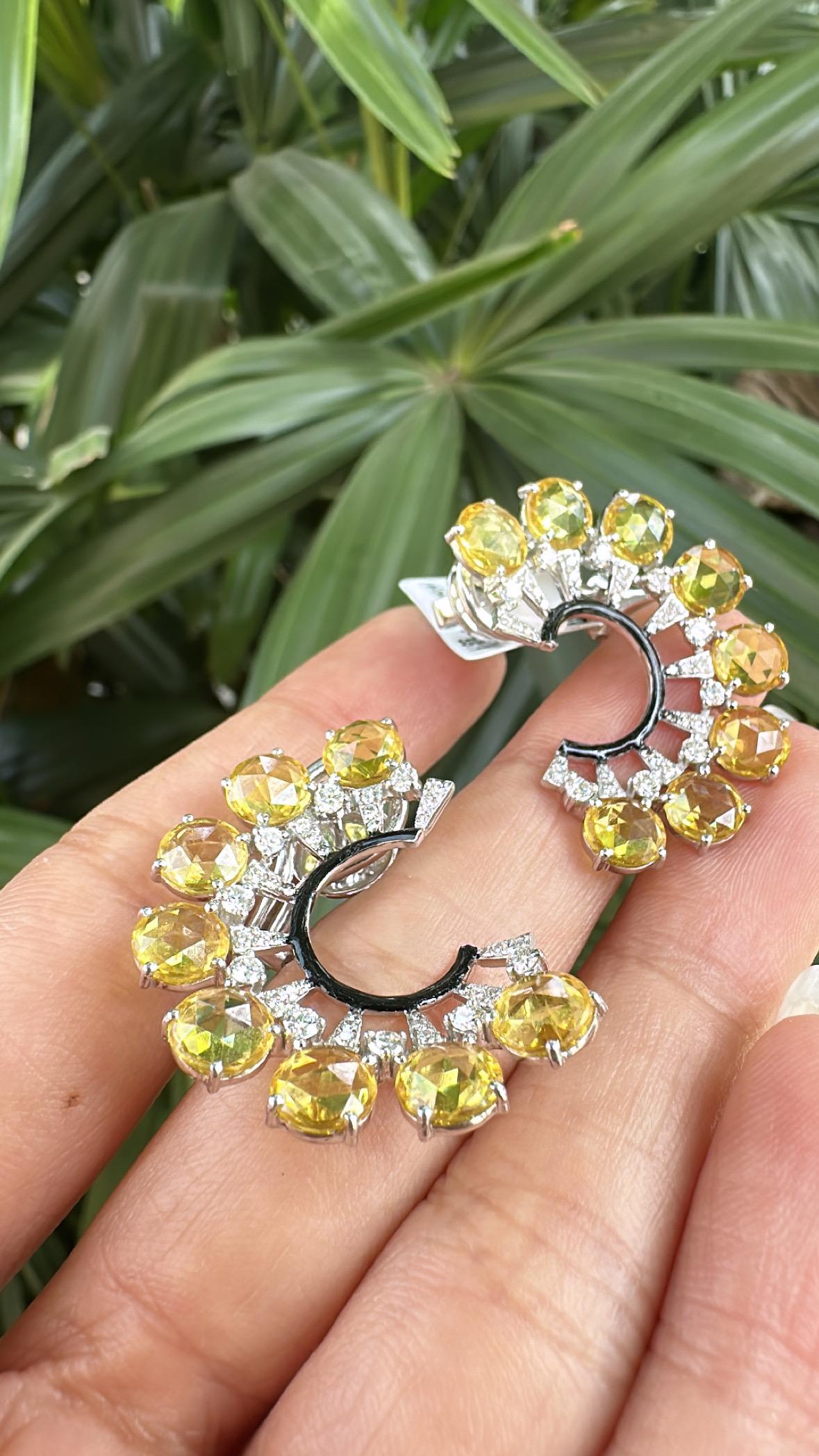 Orecchini a cerchio in oro 18 carati, zaffiri gialli di Ceylon, smalto nero e diamanti in vendita 7