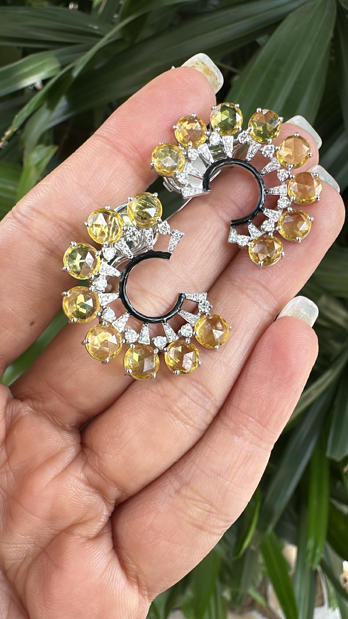 Orecchini a cerchio in oro 18 carati, zaffiri gialli di Ceylon, smalto nero e diamanti in vendita 8