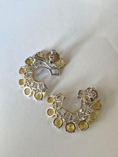 Boucles d'oreilles en or 18 carats, saphirs jaunes de Ceylan, émail noir et diamants