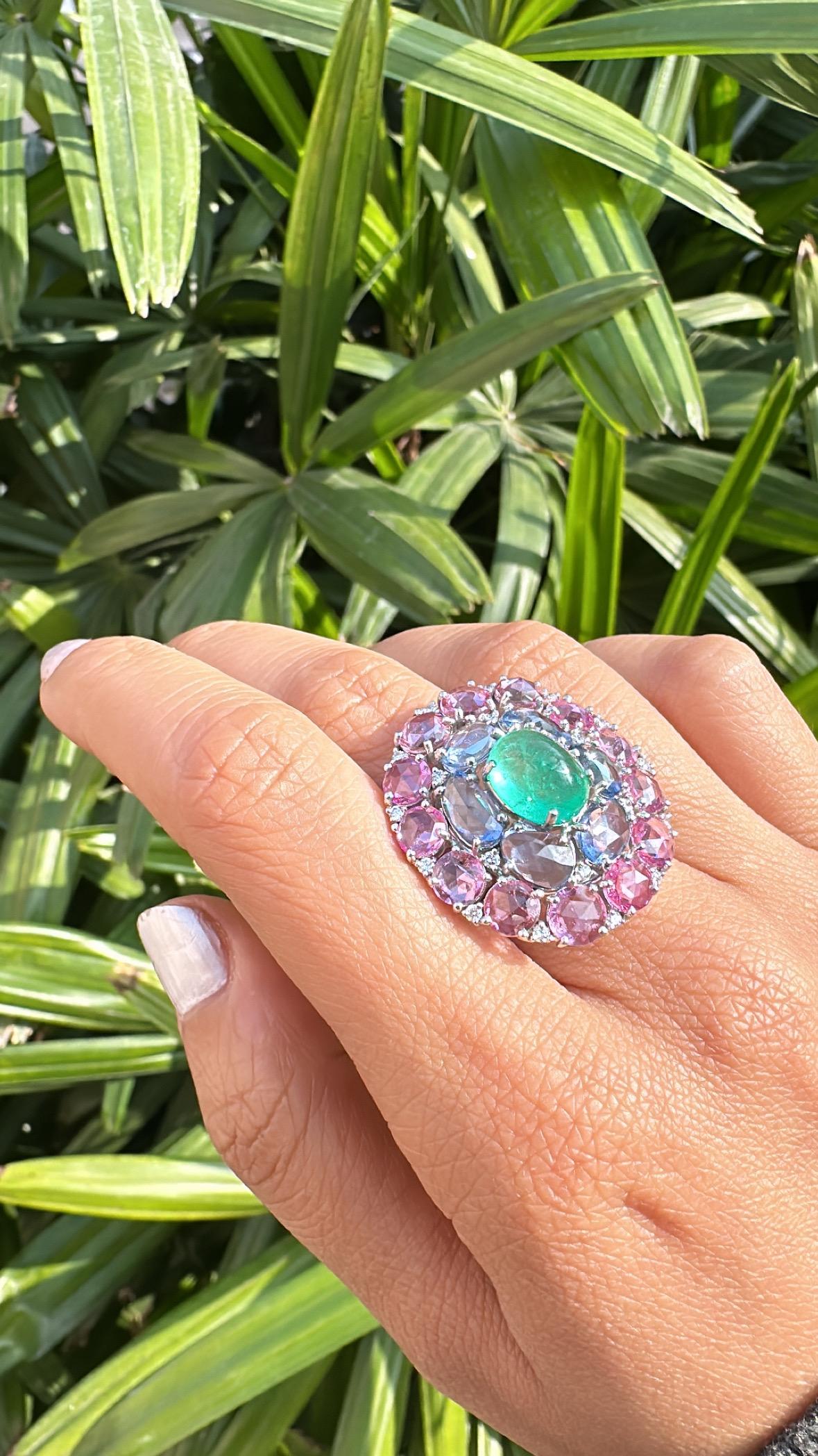 Cocktailring aus 18 Karat Gold, kolumbianischem Smaragd, blauem und rosafarbenem Saphir und Diamant im Angebot 2